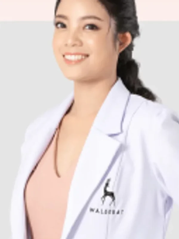Dr. Arada Dannarongchai in a Waleerat Clinic white coat